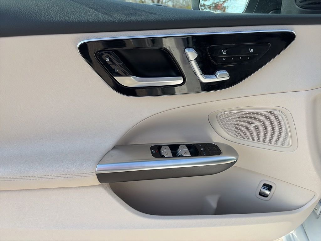 Used 2025 Mercedes-Benz C 300 4MATIC Sedan image 9