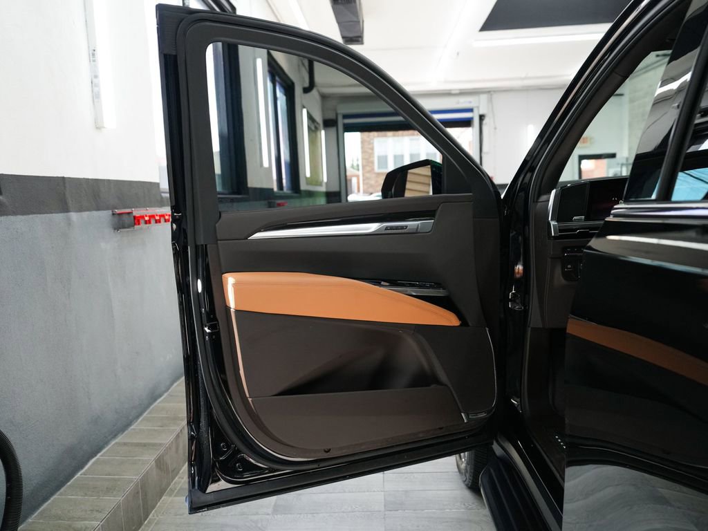 Used 2025 Cadillac Escalade Premium Luxury w/ LPO, Floor Liner Package AWD/4WD image 10
