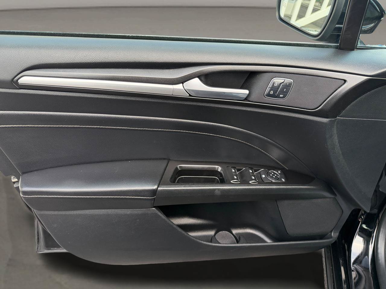 Used 2018 Ford Fusion Titanium AWD/4WD image 15
