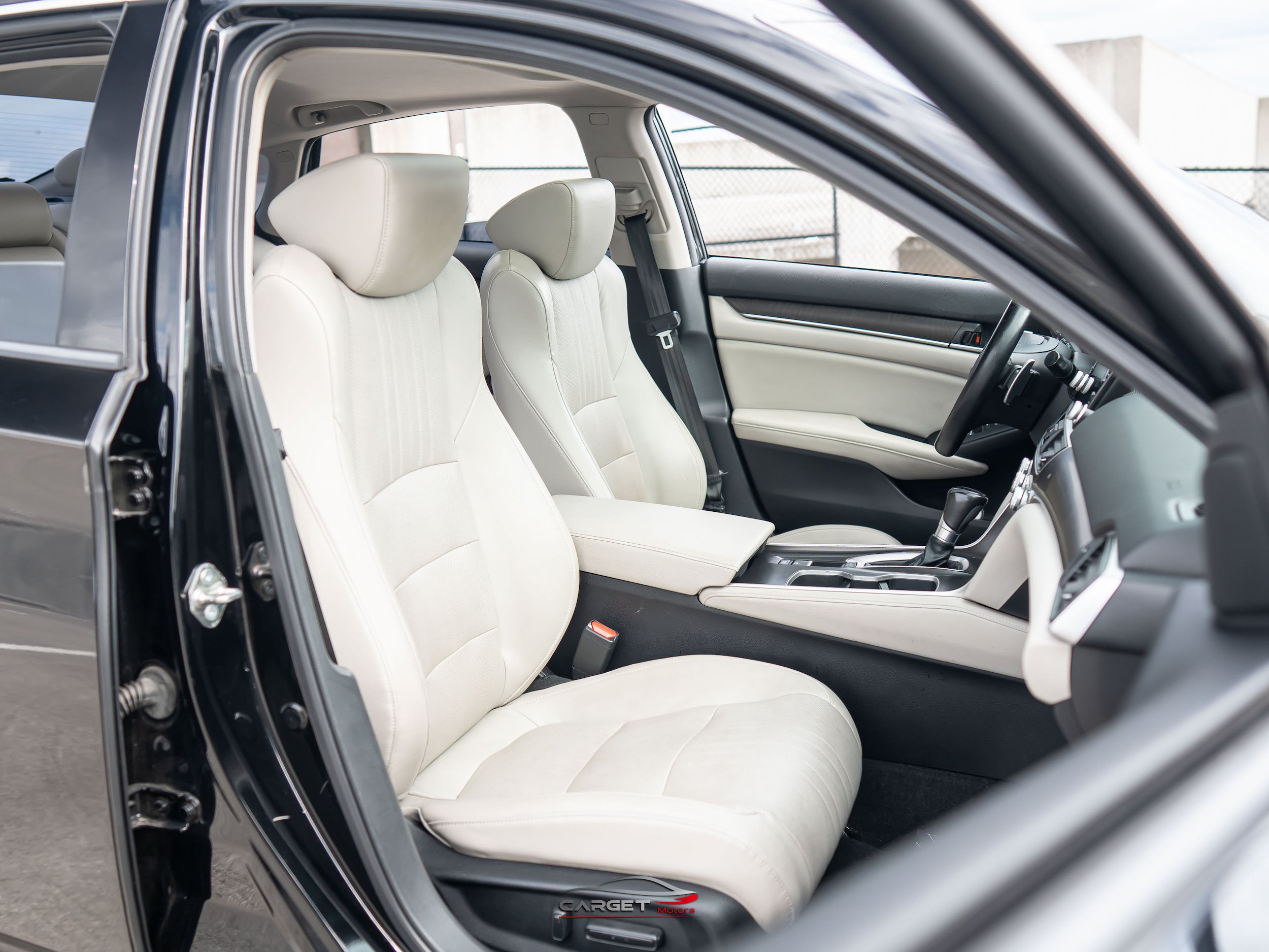 Used 2018 Honda Accord Touring image 16