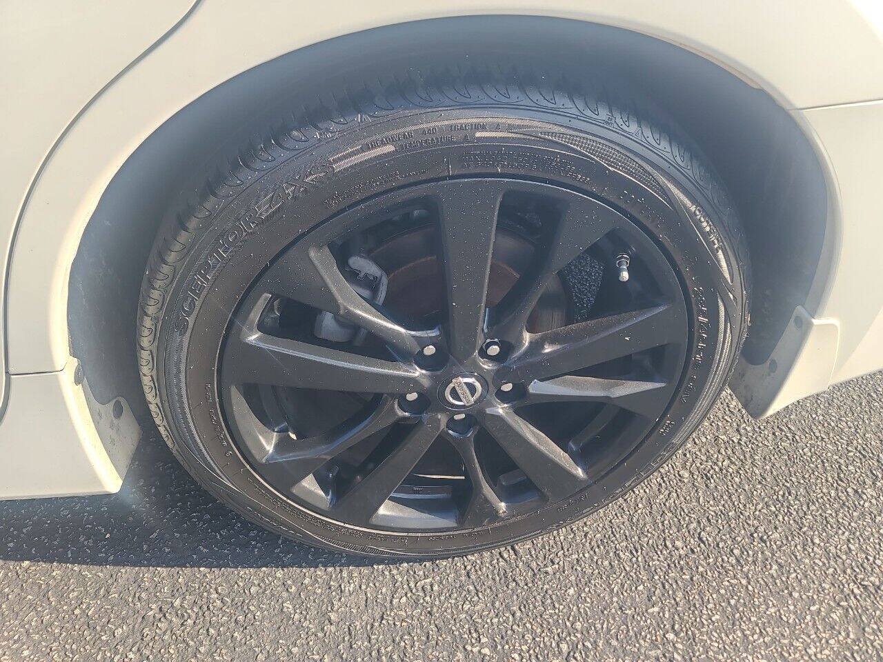 Used 2017 Nissan Altima 2.5 SR w/ Midnight Edition Package FWD image 11