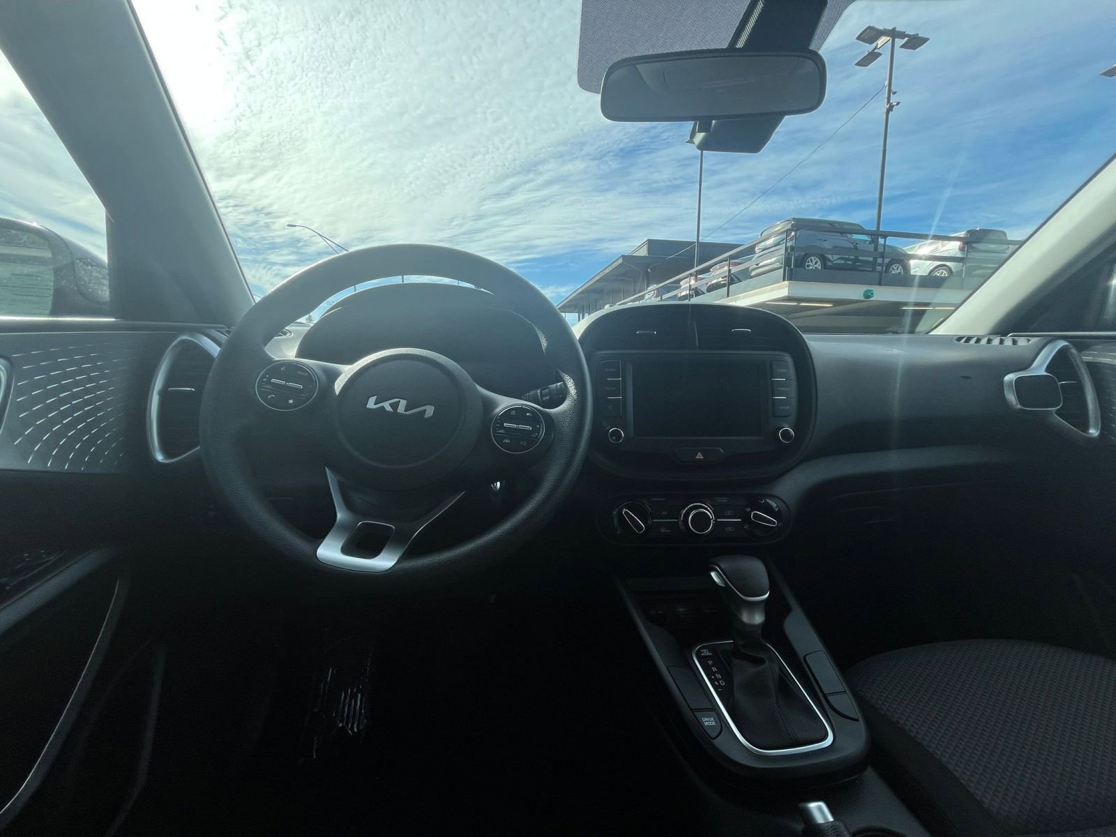Used 2025 Kia Soul LX w/ LX Technology Package FWD image 33