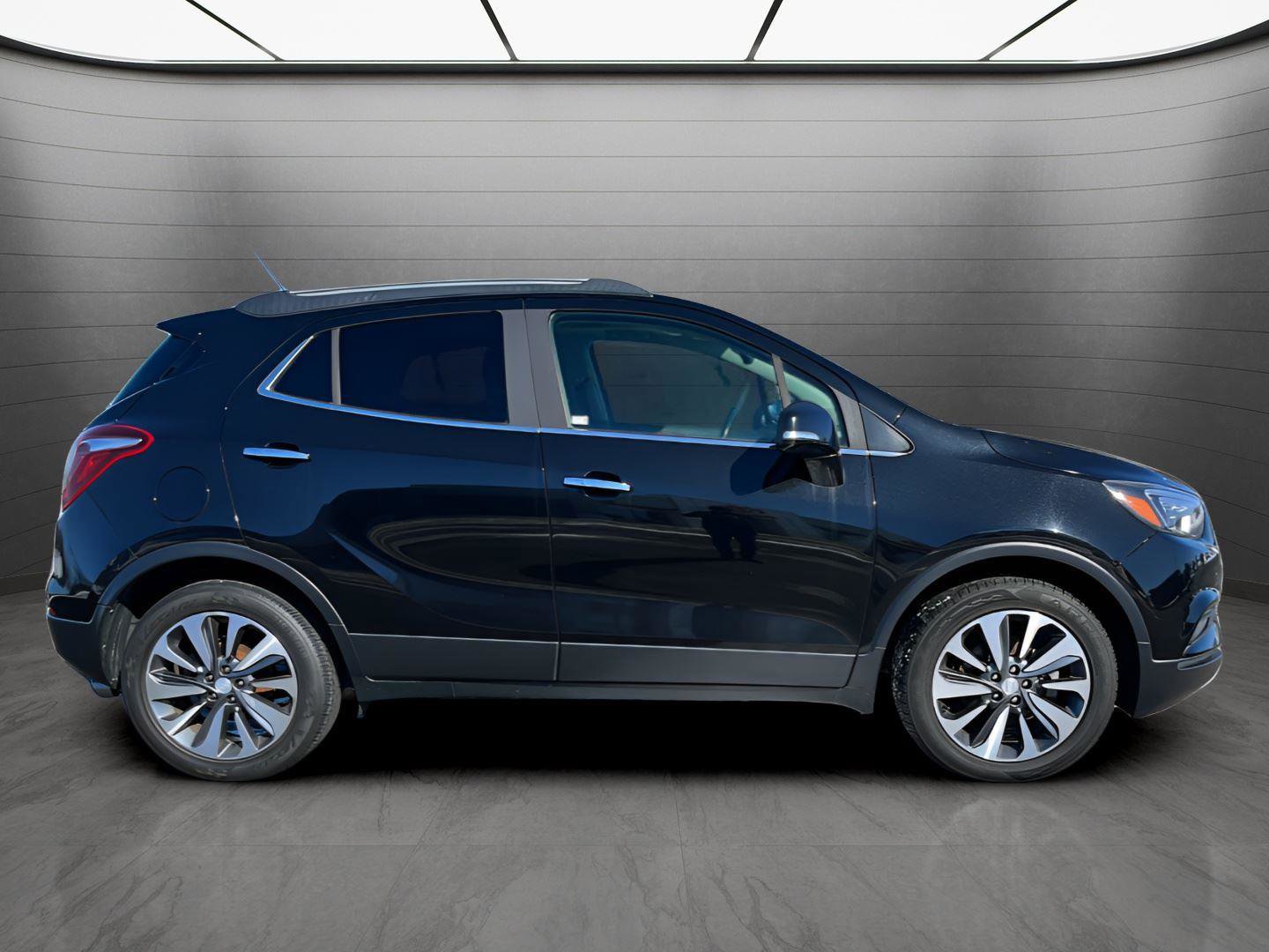 Used 2019 Buick Encore Essence image 2