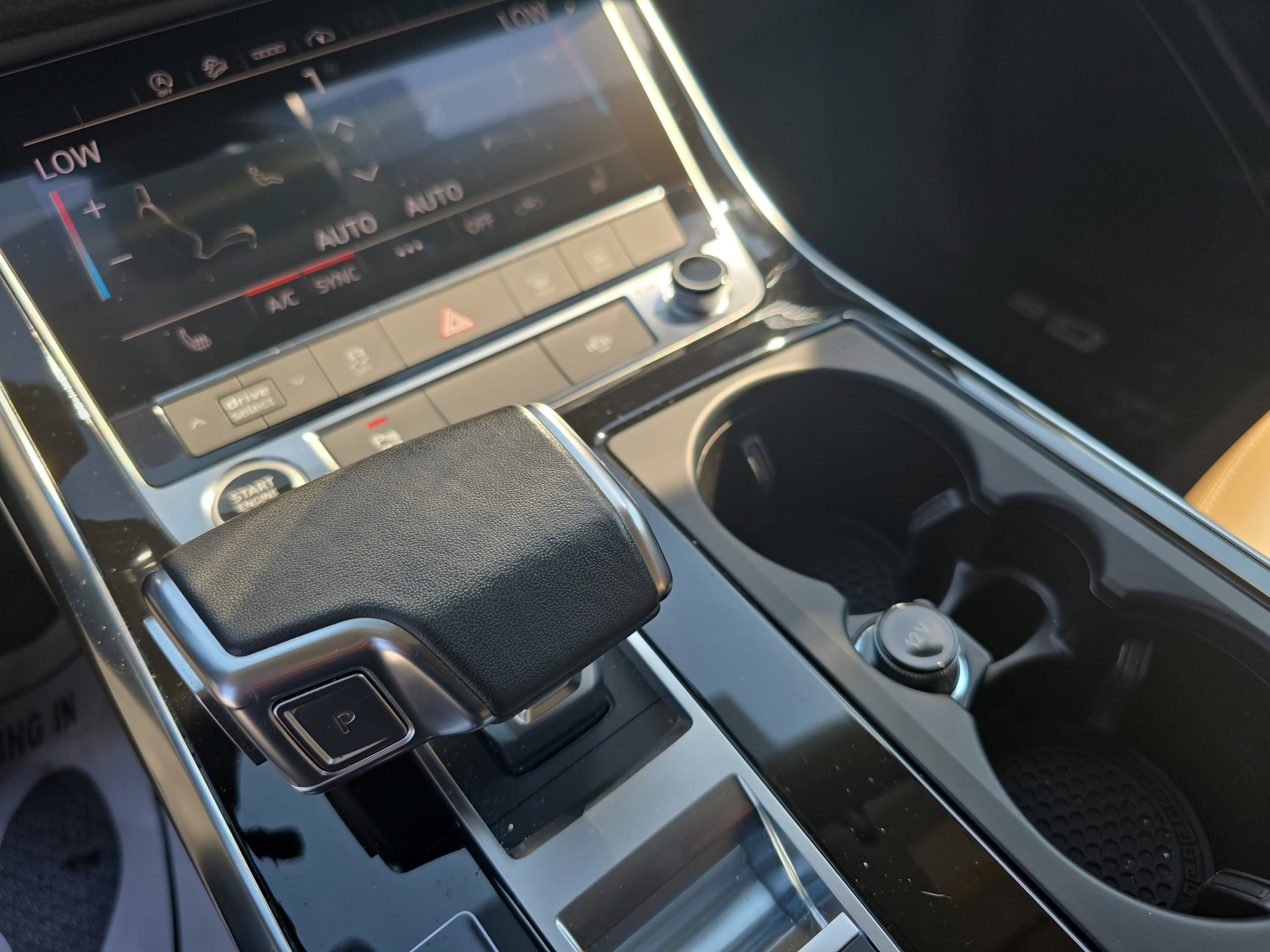 Used 2023 Audi Q8 Premium image 24