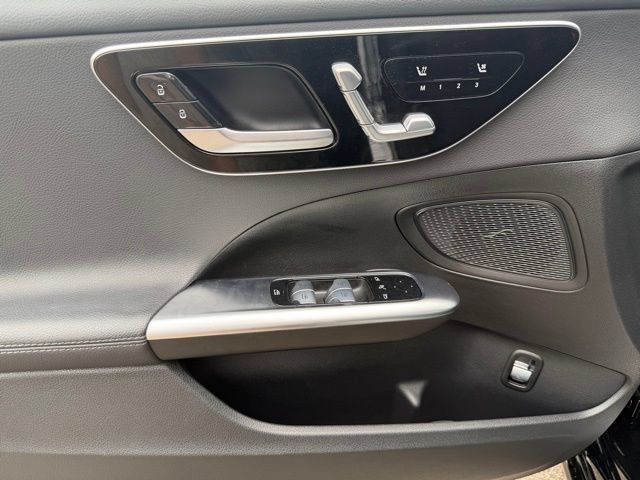Used 2025 Mercedes-Benz C 300 Sedan image 16