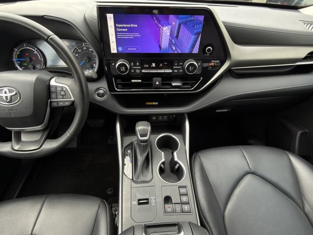 Used 2023 Toyota Highlander XLE AWD/4WD image 17