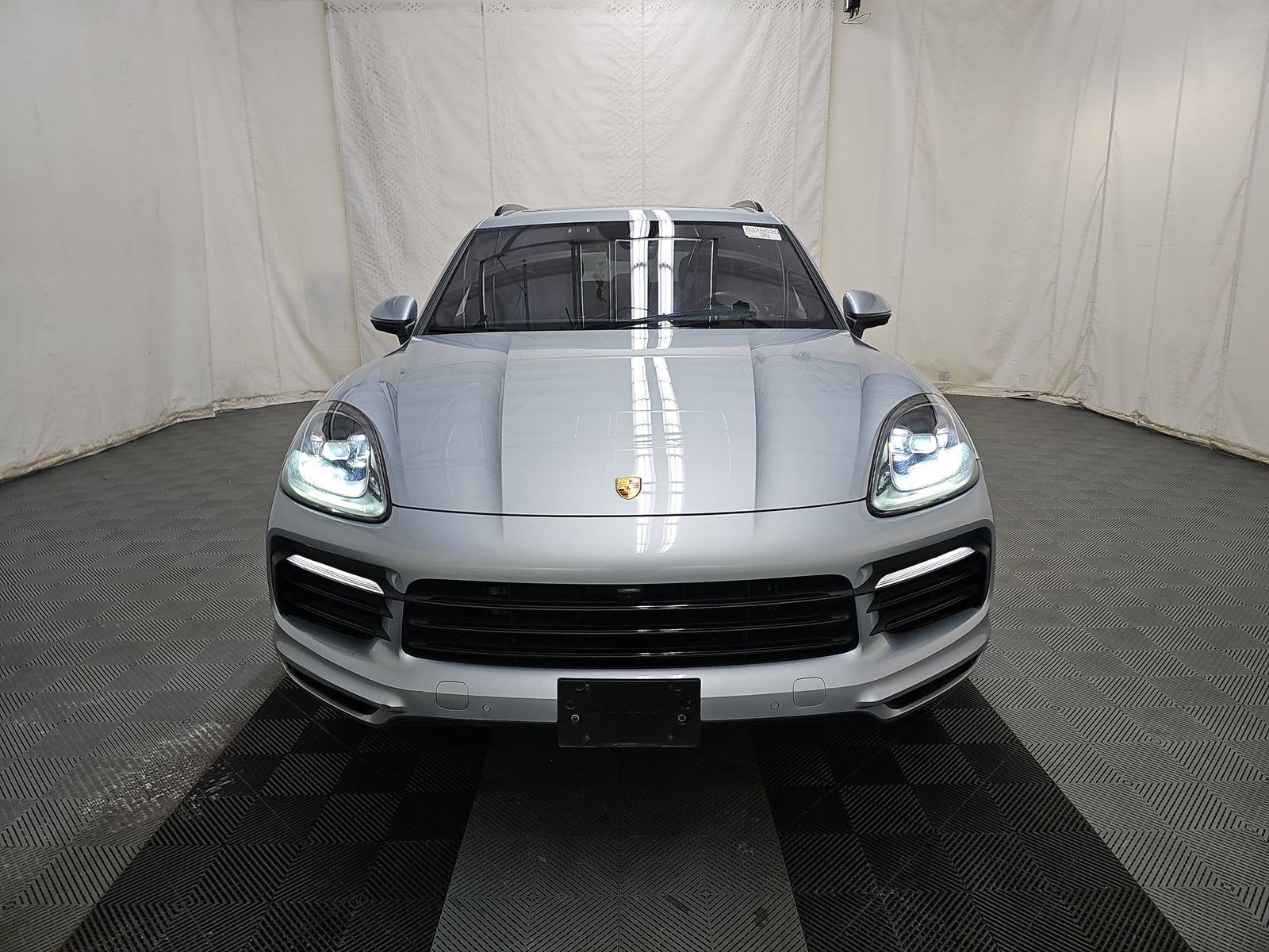 Used 2023 Porsche Cayenne AWD/4WD image 2