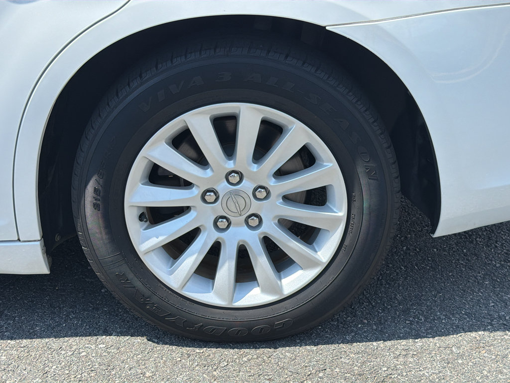 Used 2013 Chrysler 300 RWD image 32