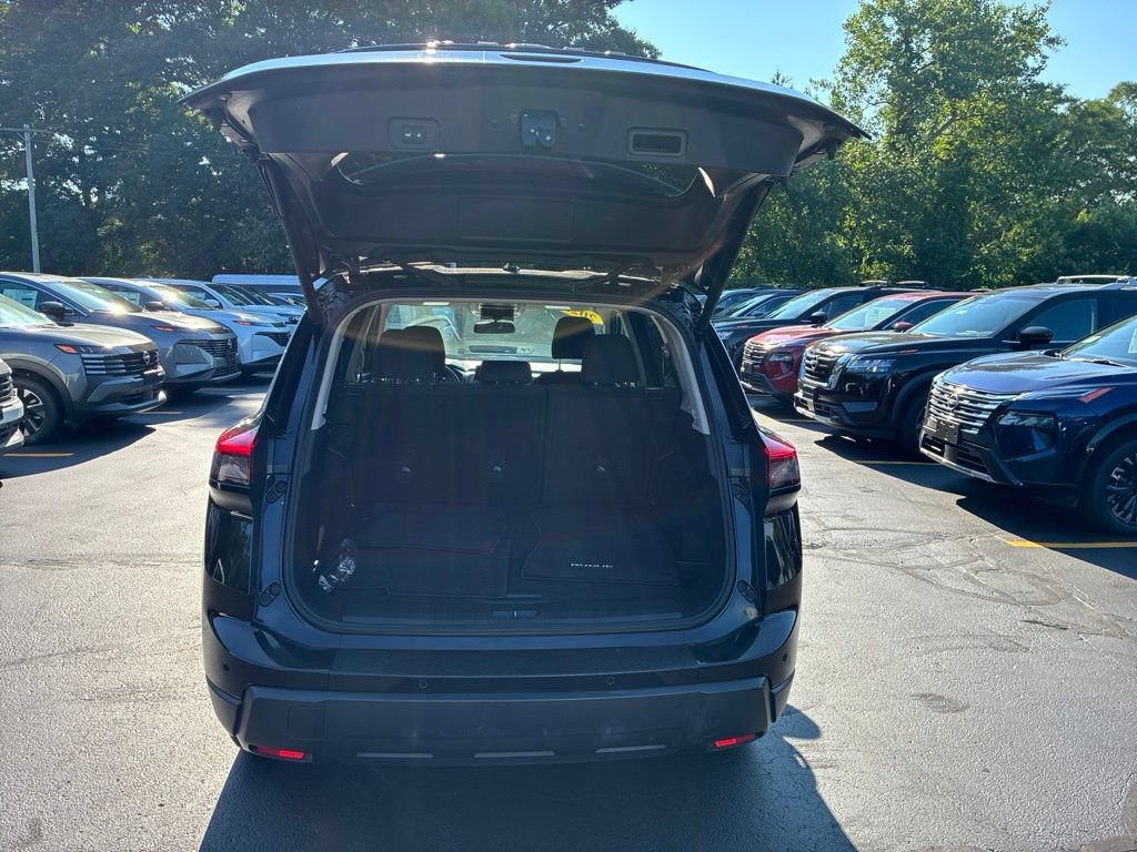 Certified 2025 Nissan Rogue SV AWD/4WD image 13