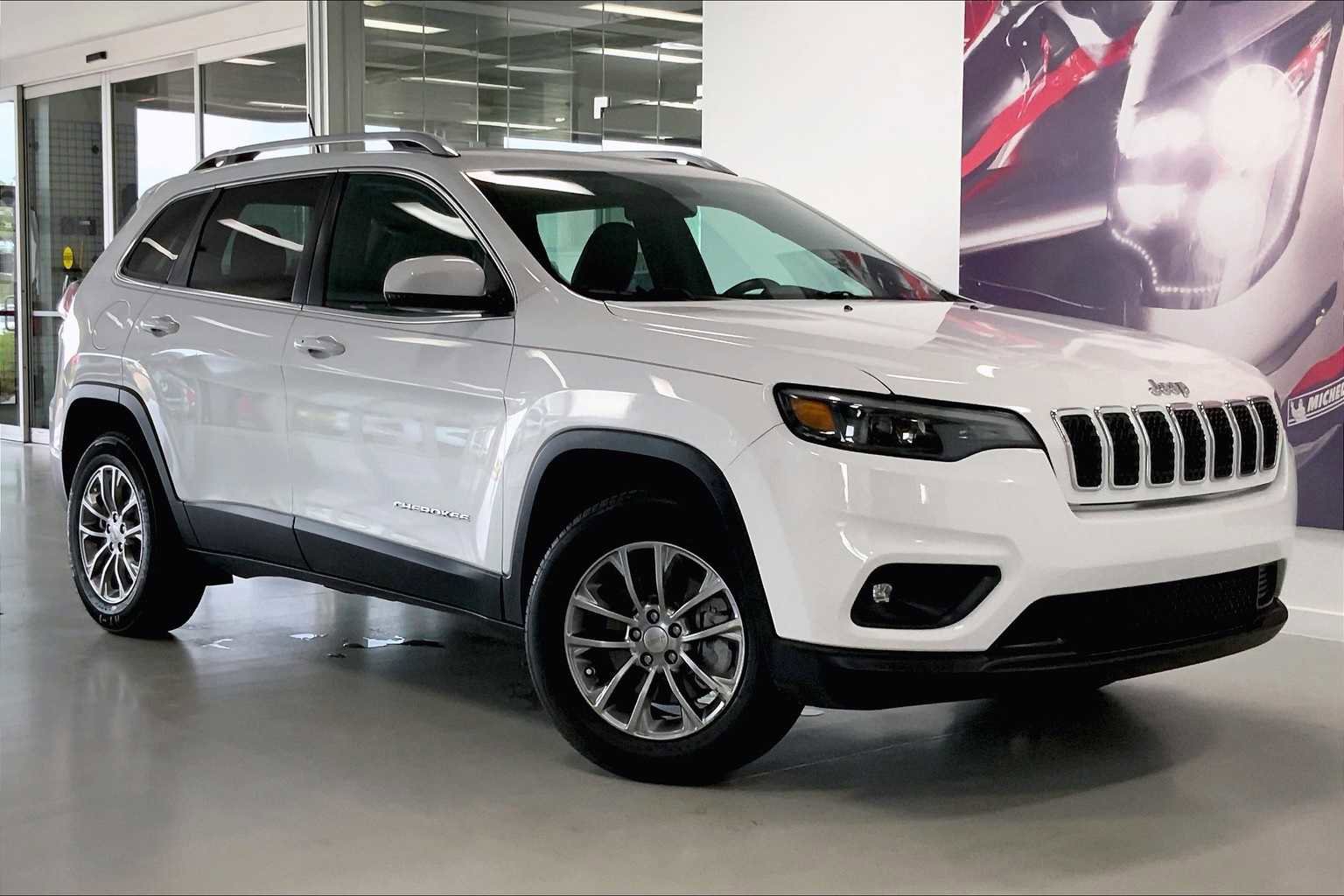 Used 2019 Jeep Cherokee Latitude Plus w/ Cold Weather Group image 20