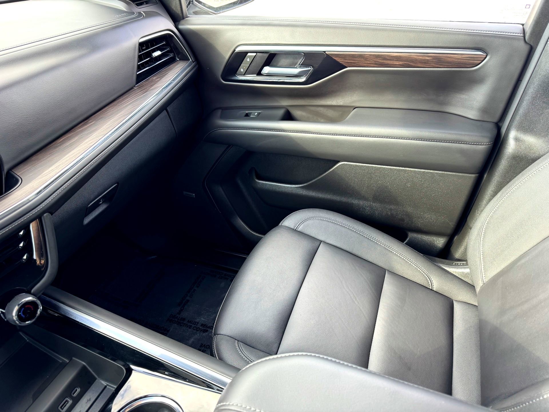 Used 2025 Chevrolet Tahoe LT w/ Comfort Package image 33