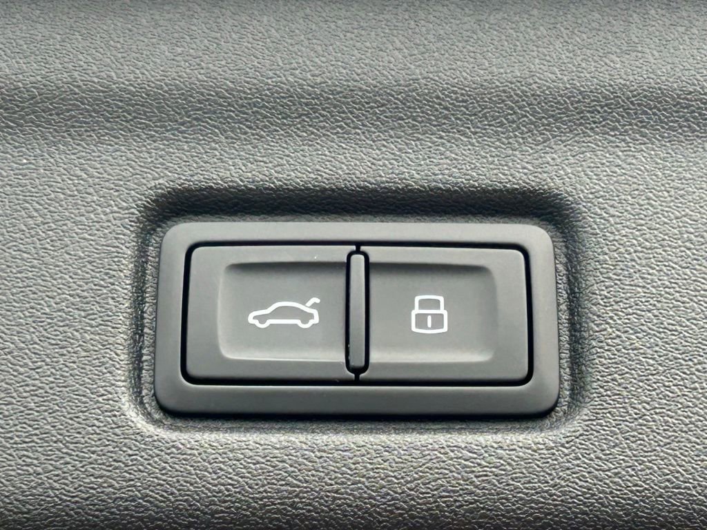 Used 2025 Audi Q6 e-tron Premium Plus w/ Premium Plus image 57