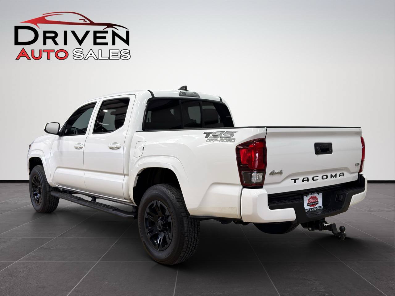 Used 2022 Toyota Tacoma SR AWD/4WD image 4