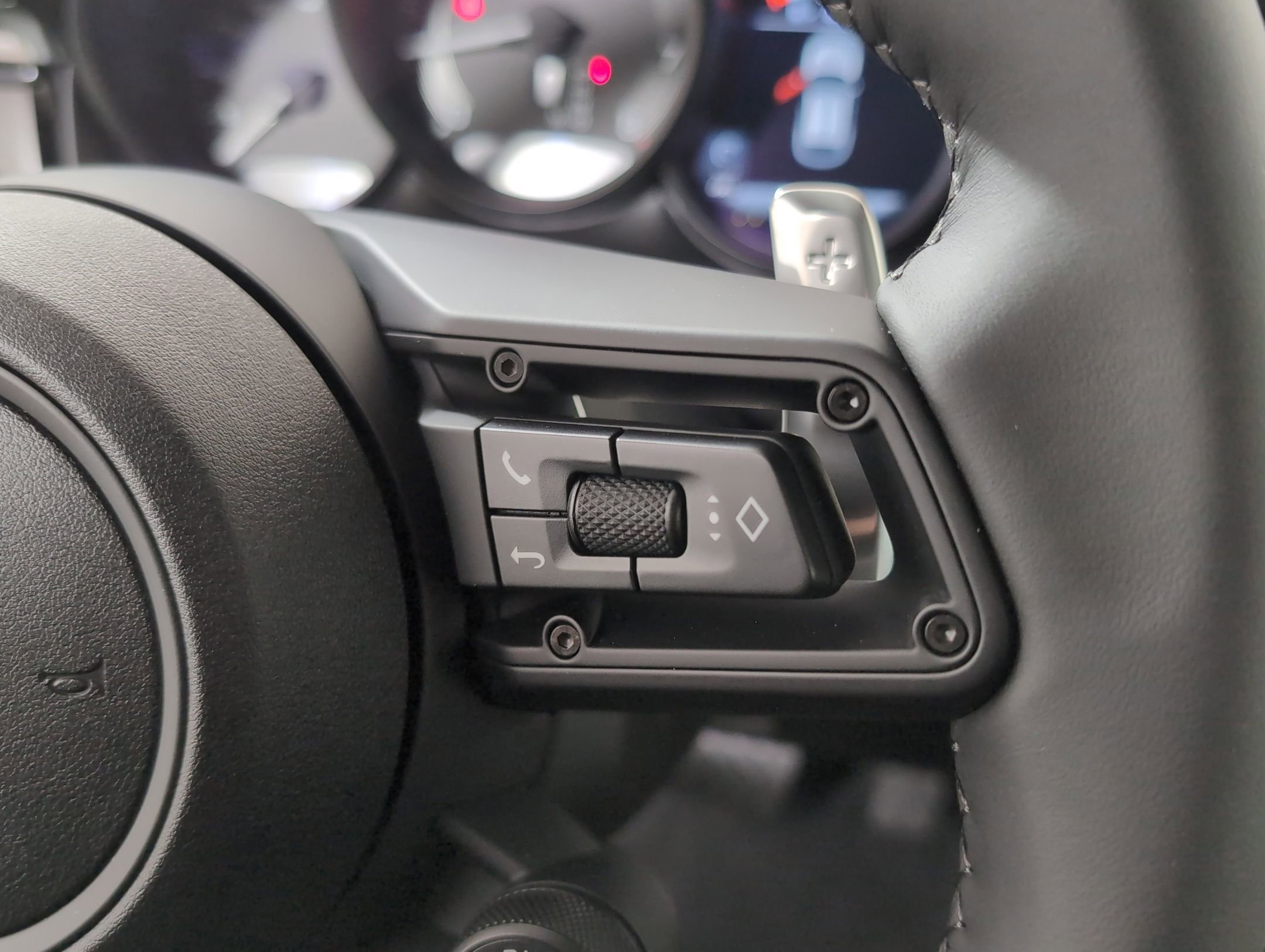 Certified 2025 Porsche Macan image 23