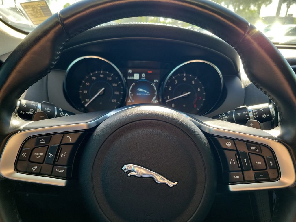 Used 2020 Jaguar F-PACE Prestige AWD/4WD image 23