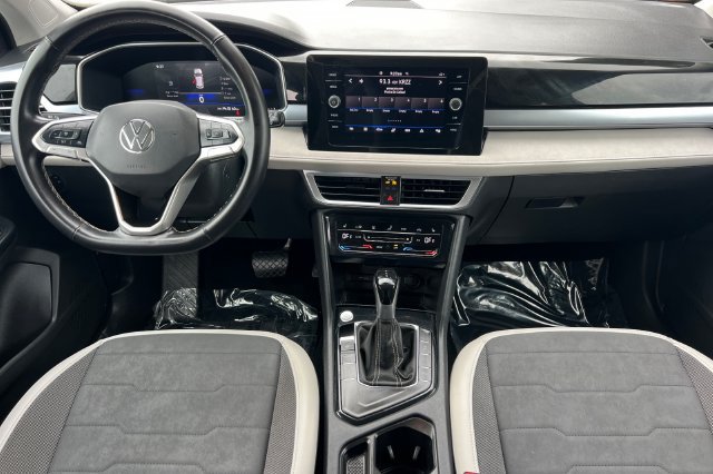 Used 2025 Volkswagen Taos SE FWD image 17