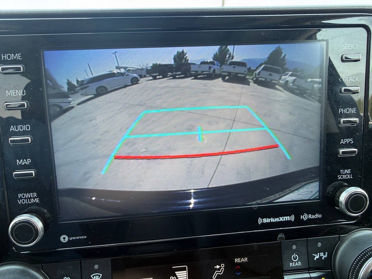 Used 2022 Toyota Highlander XLE AWD/4WD image 39