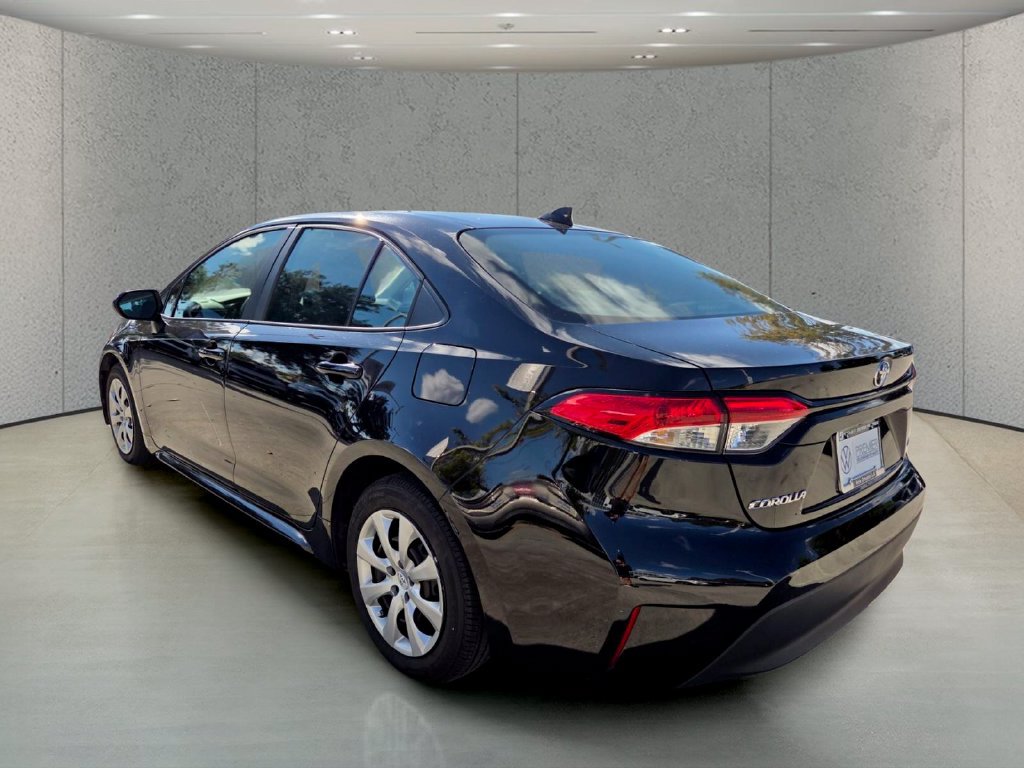 Used 2025 Toyota Corolla LE FWD image 3
