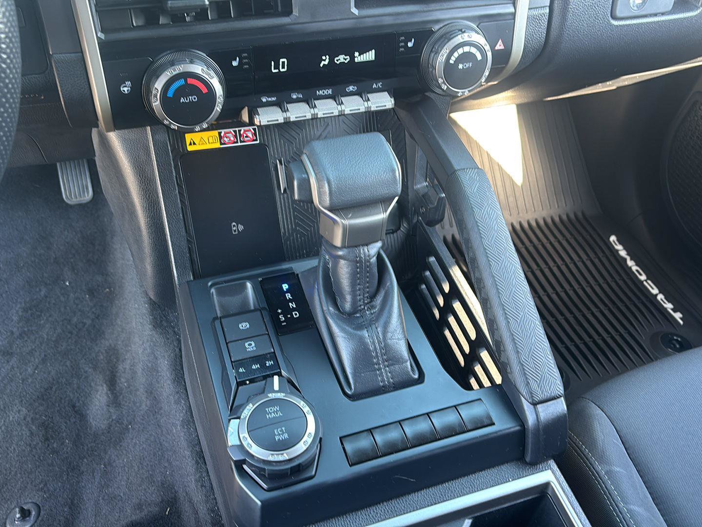 Used 2024 Toyota Tacoma SR5 AWD/4WD image 28