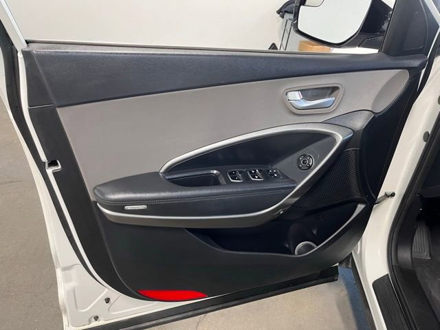 Used 2017 Hyundai Santa Fe SE image 23