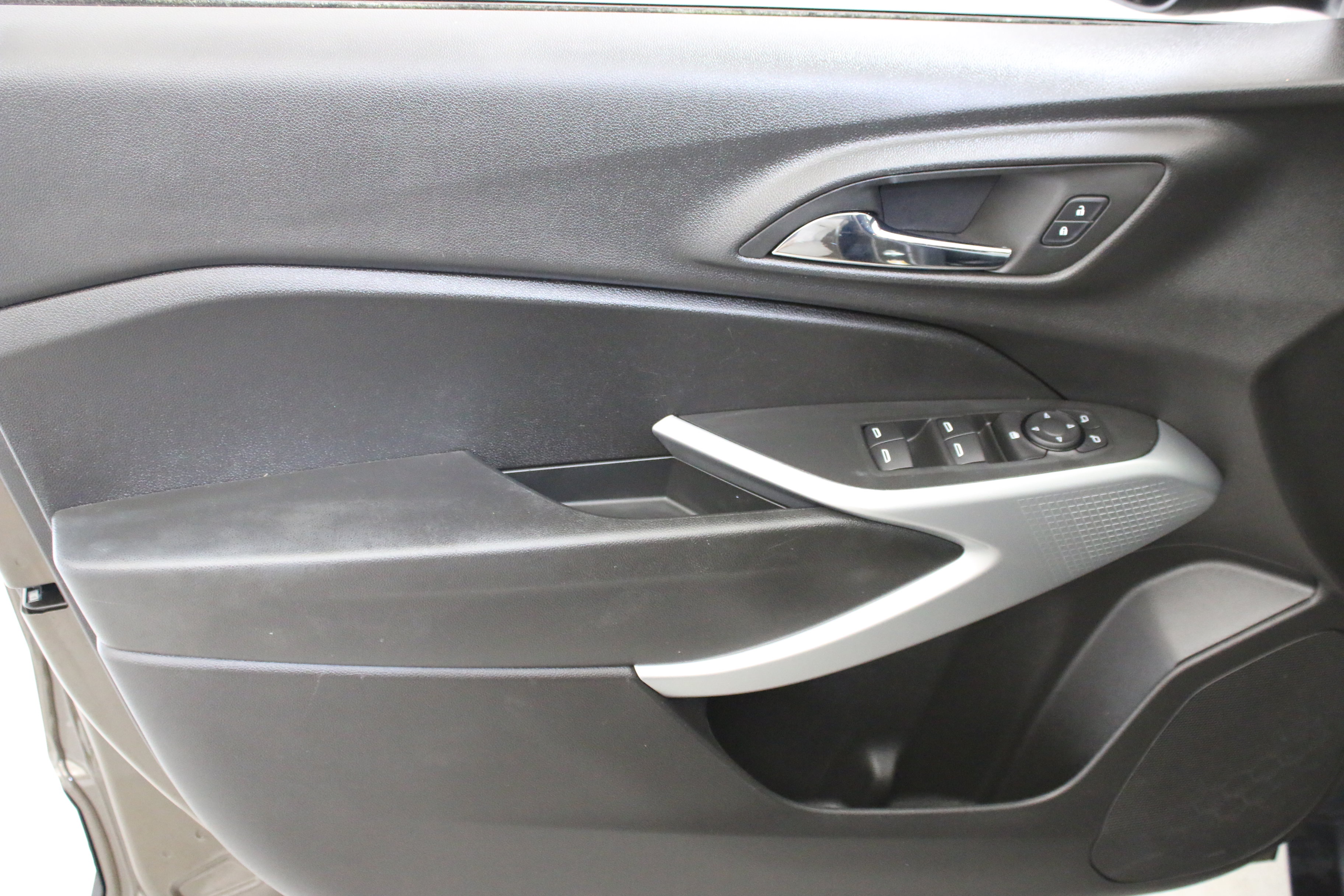 Used 2024 Chevrolet Trax LS w/ LS Convenience Package FWD image 20