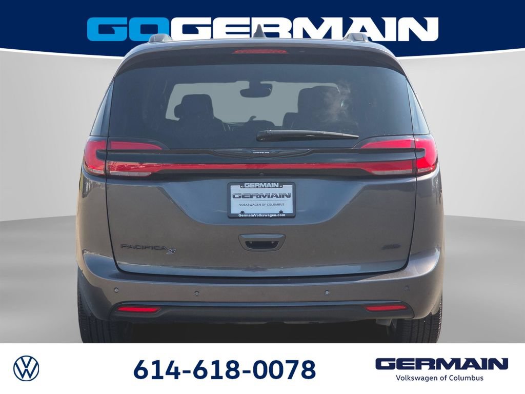 Used 2023 Chrysler Pacifica Touring-L w/ S Appearance Package AWD/4WD image 10