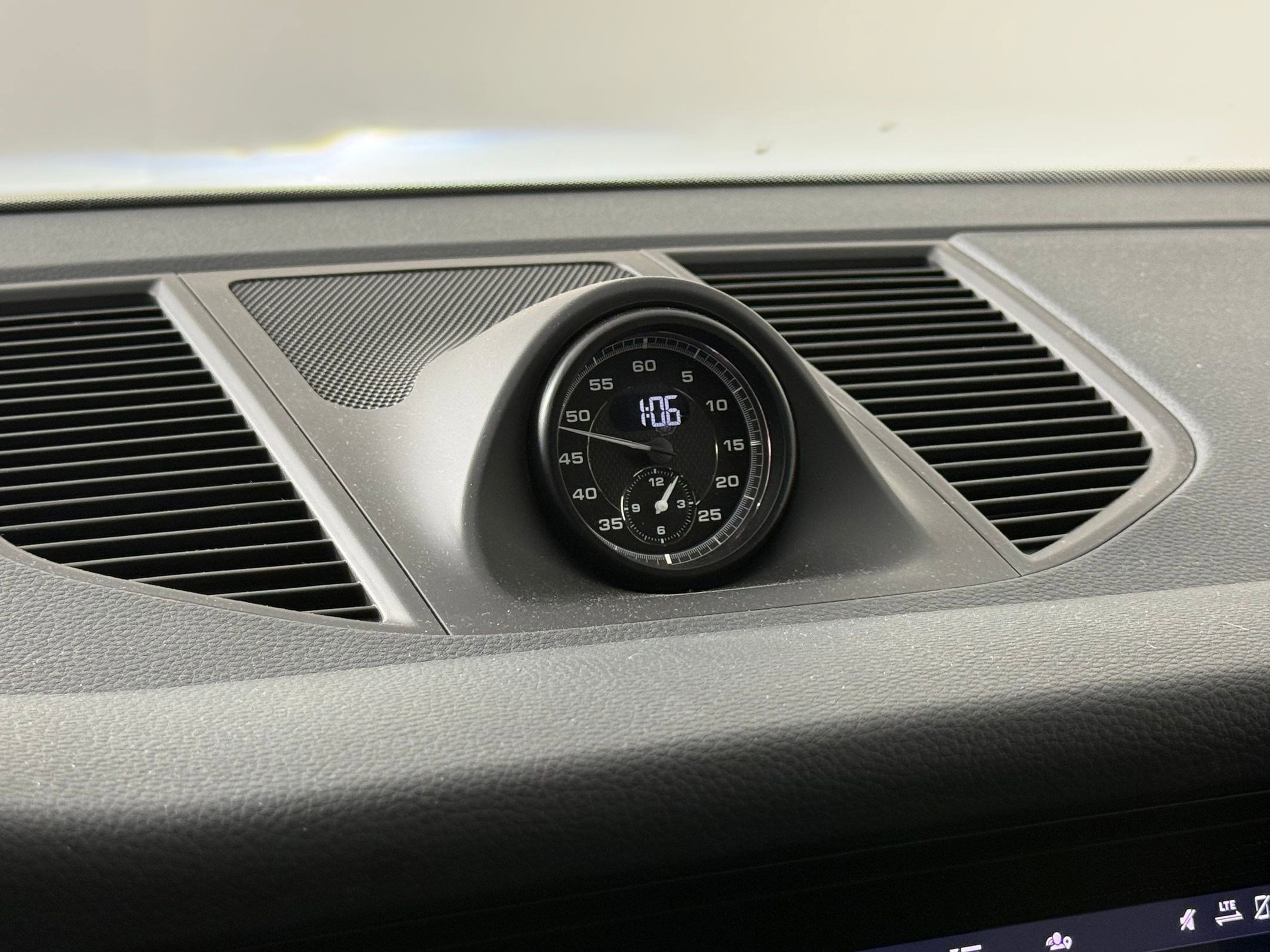 Certified 2024 Porsche Macan S image 24