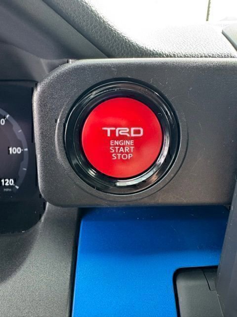 Certified 2025 Toyota Tacoma TRD Off-Road AWD/4WD image 23