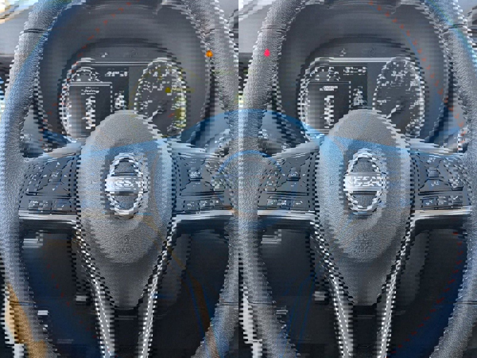 New 2025 Nissan Versa SR w/ Trunk Package FWD image 22