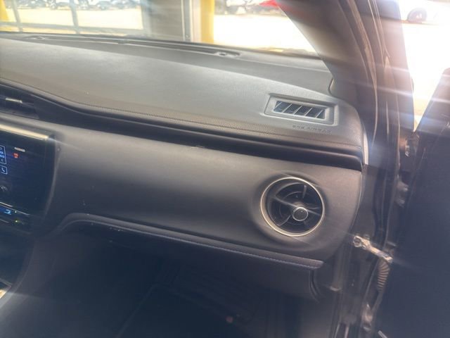 Used 2017 Toyota Corolla SE FWD image 6