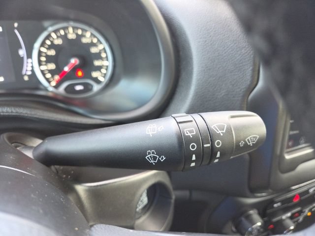 Used 2020 Jeep Renegade Latitude FWD image 39