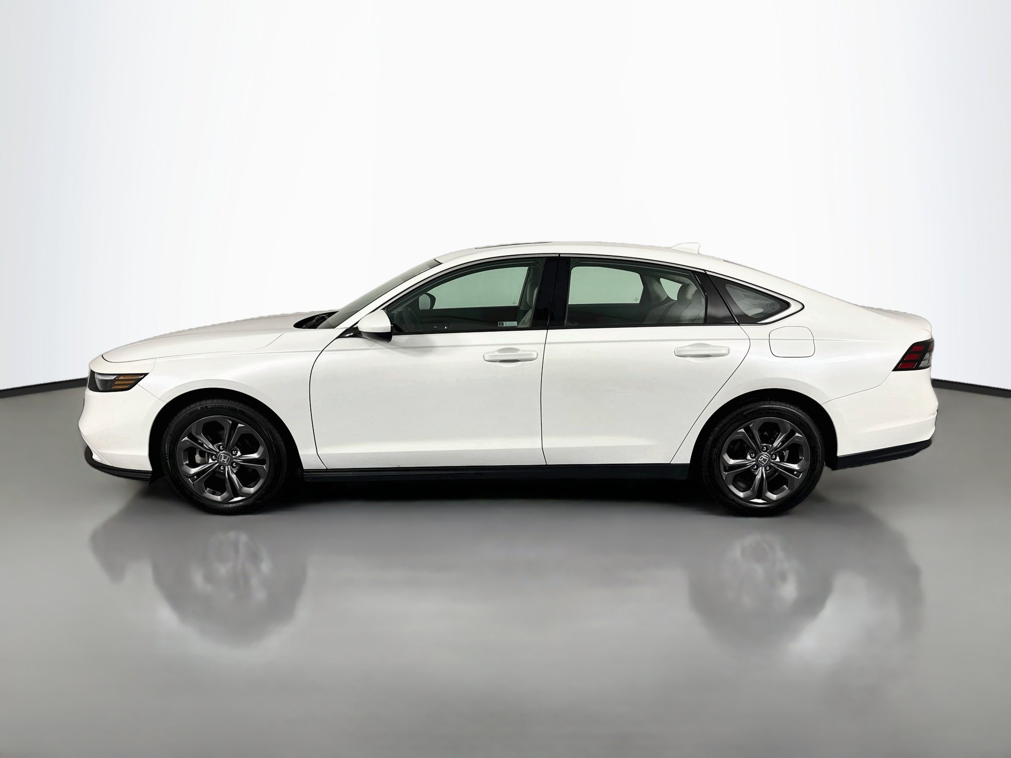 Certified 2023 Honda Accord EX image 8