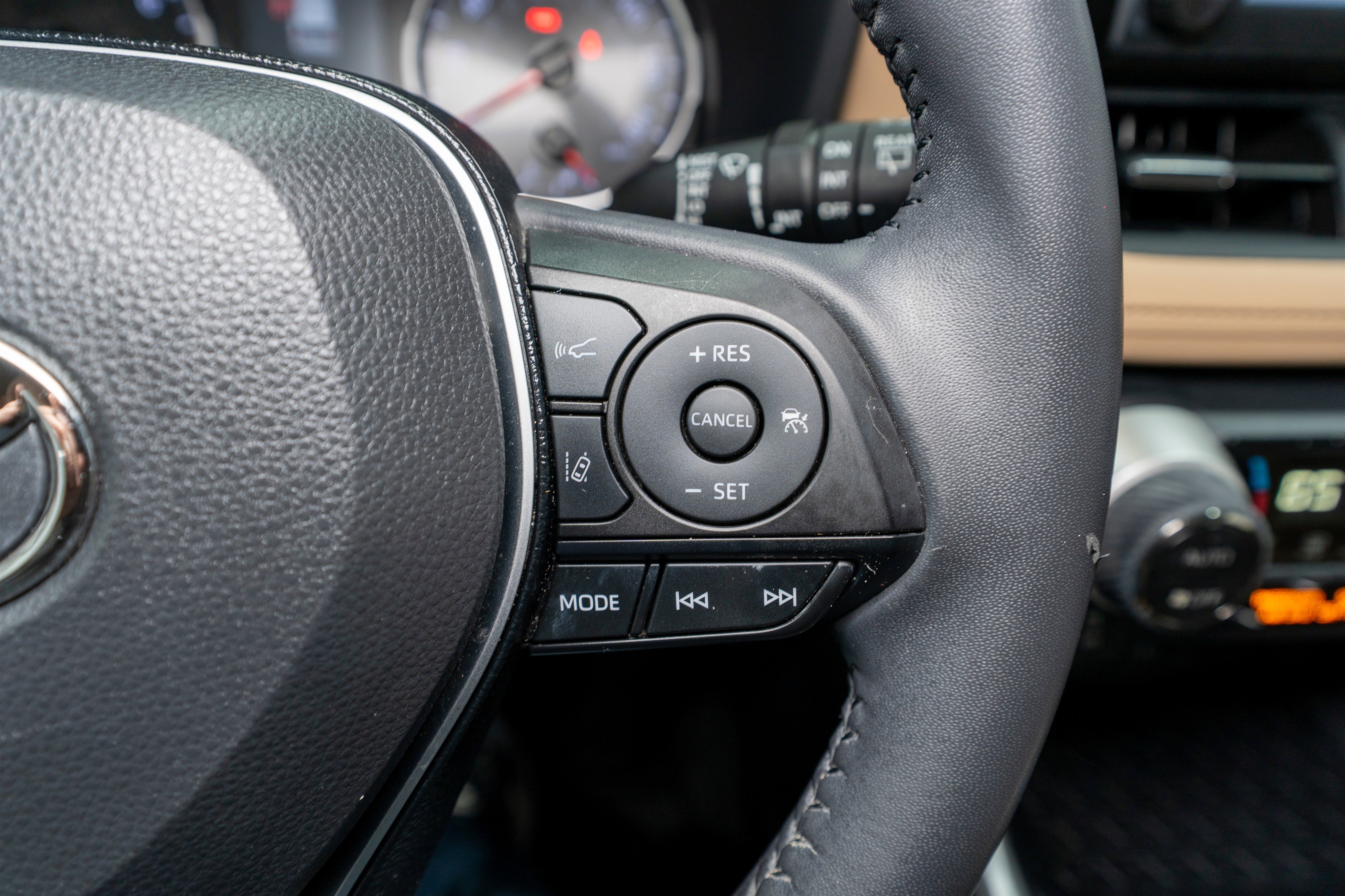 Used 2019 Toyota RAV4 XLE Premium image 24