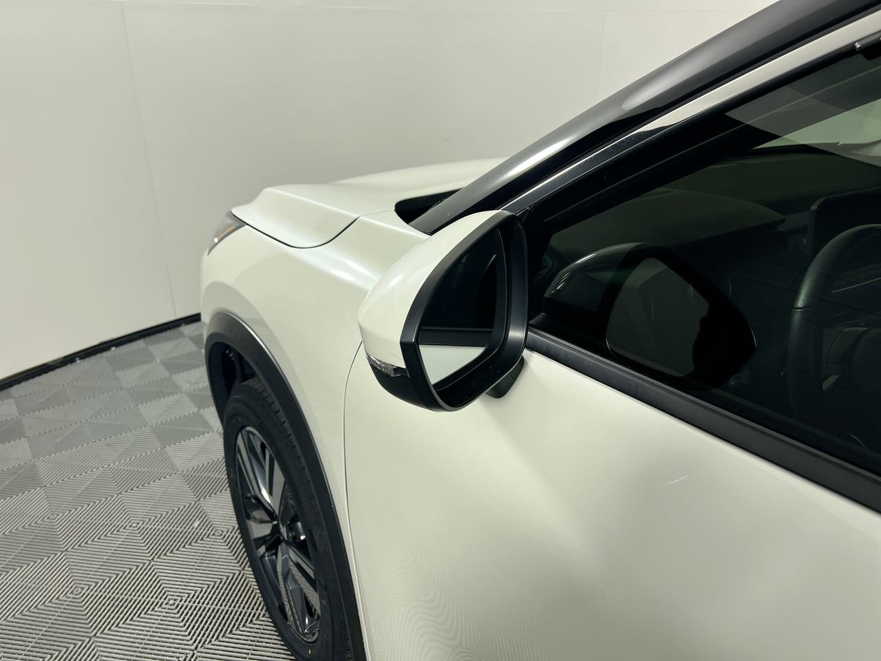 Used 2023 Nissan Rogue SL w/ SL Premium Package image 10