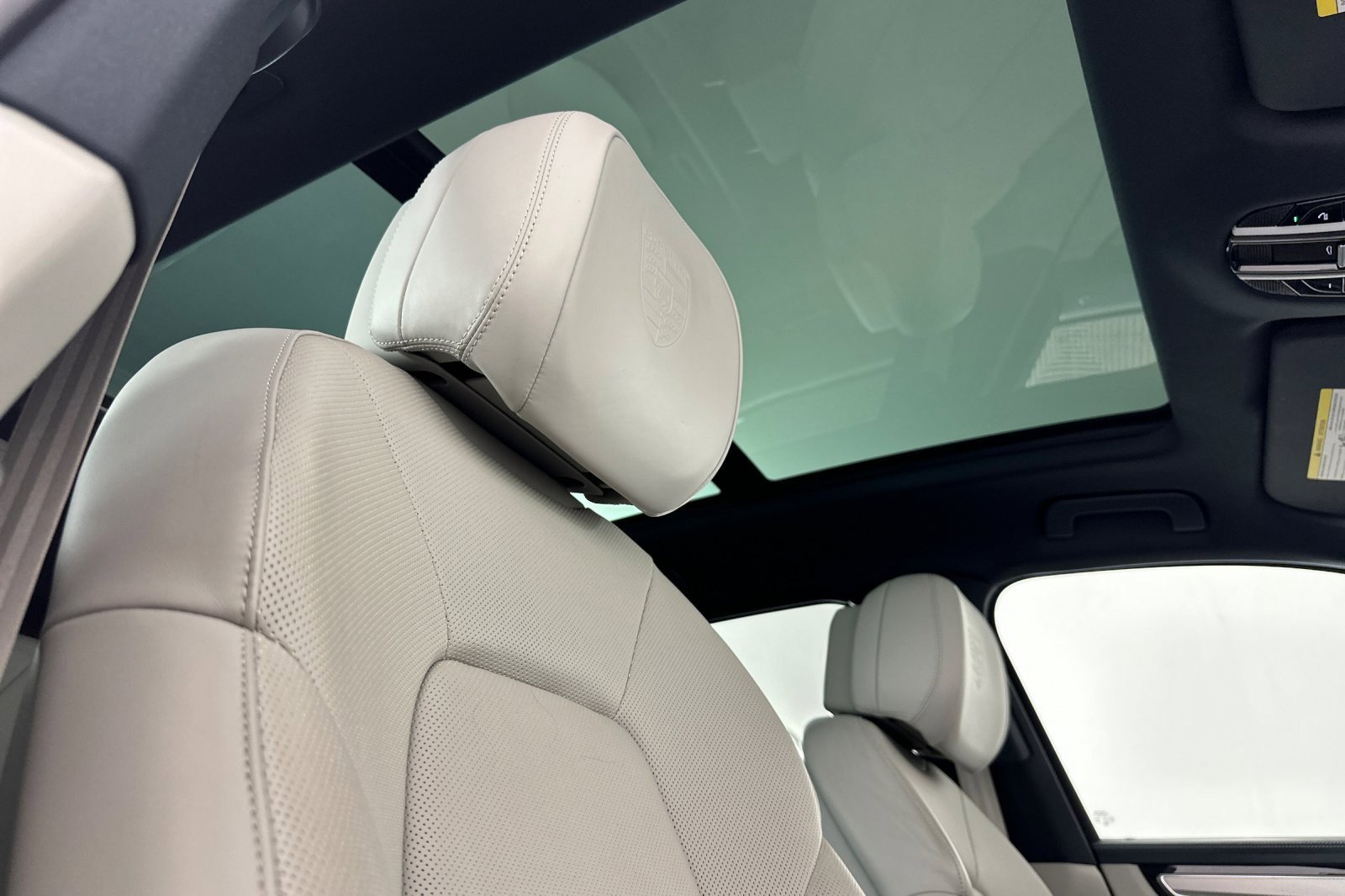 Used 2023 Porsche Cayenne S Platinum w/ Premium Package Plus image 16