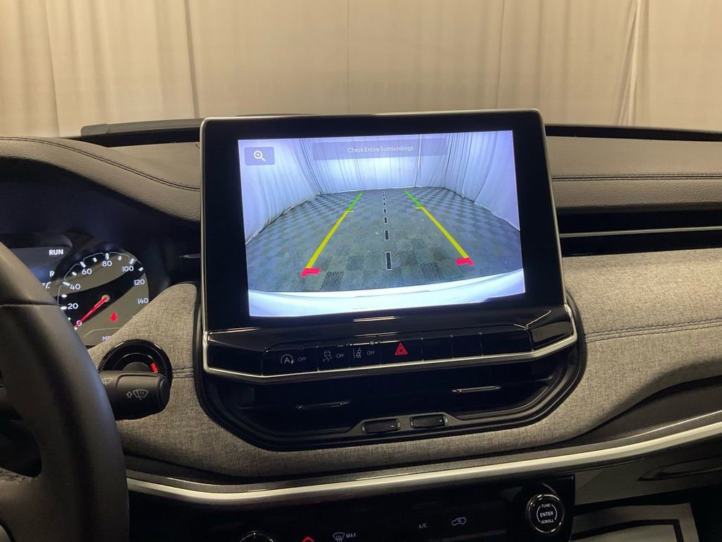 Used 2024 Jeep Compass Latitude image 9