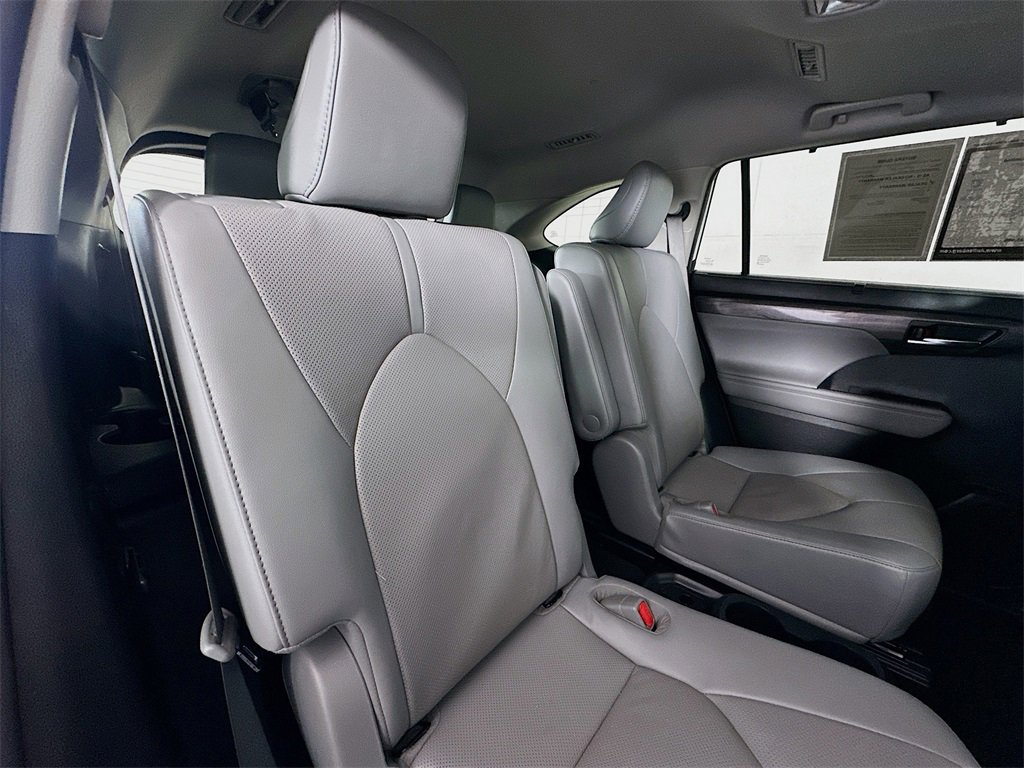 Used 2022 Toyota Highlander Limited image 30