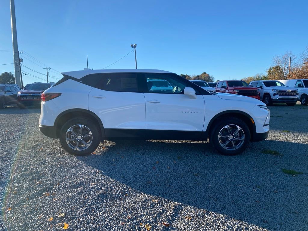 New 2025 Chevrolet Blazer LT FWD image 2
