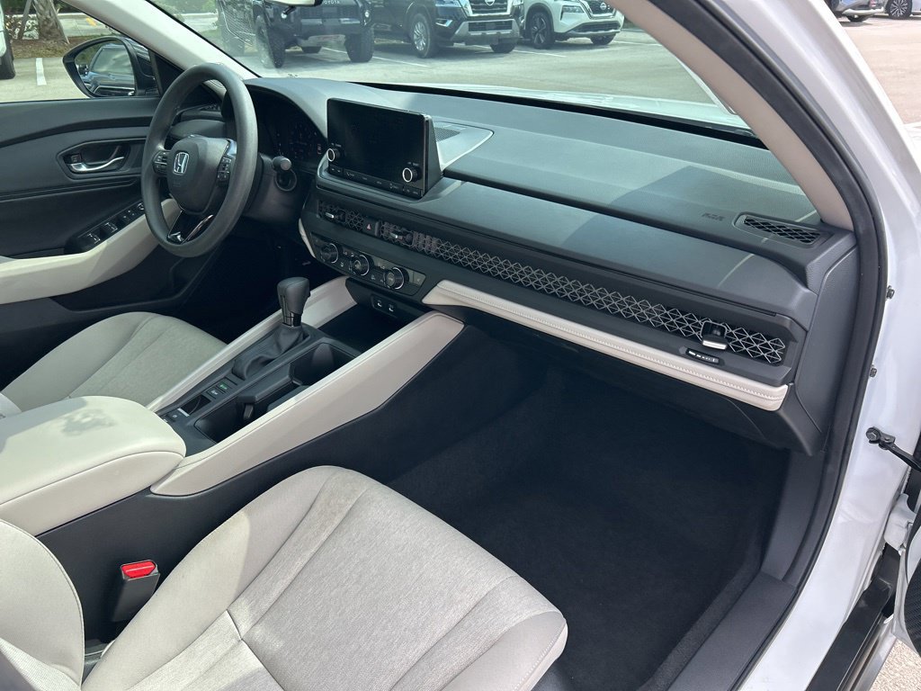 Used 2025 Honda Accord SE image 39