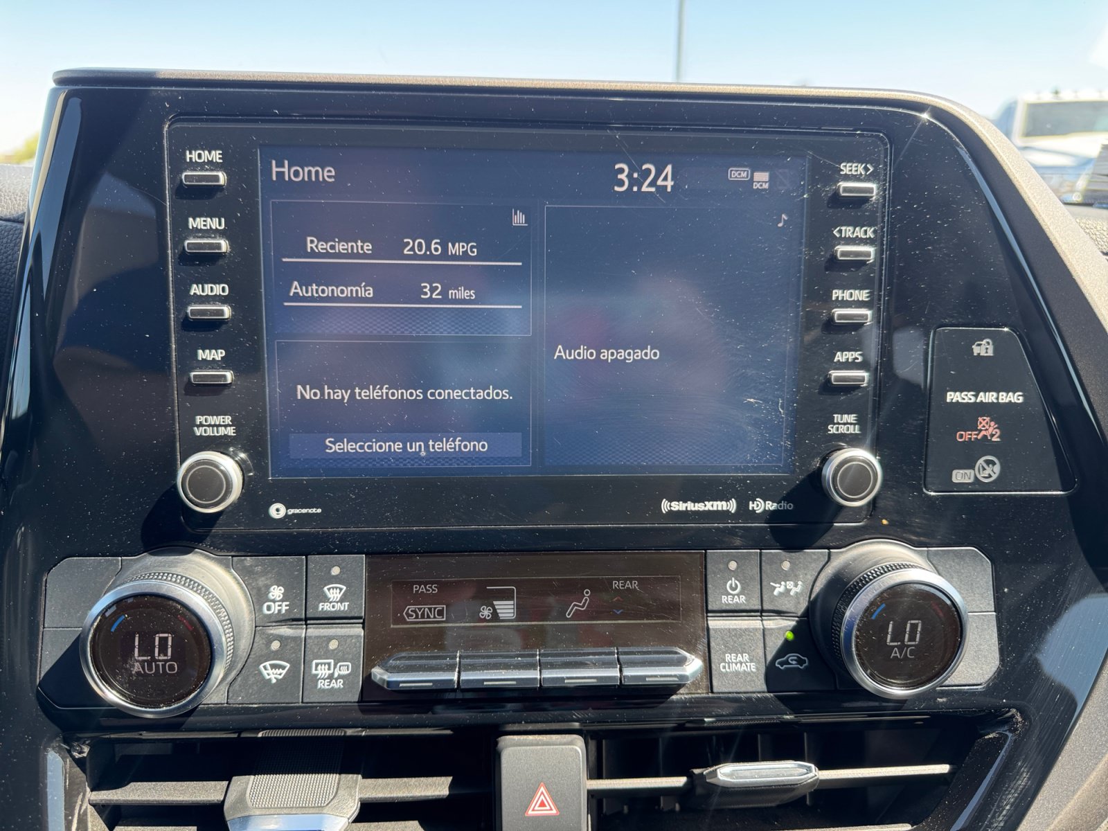 Used 2022 Toyota Highlander LE FWD image 22