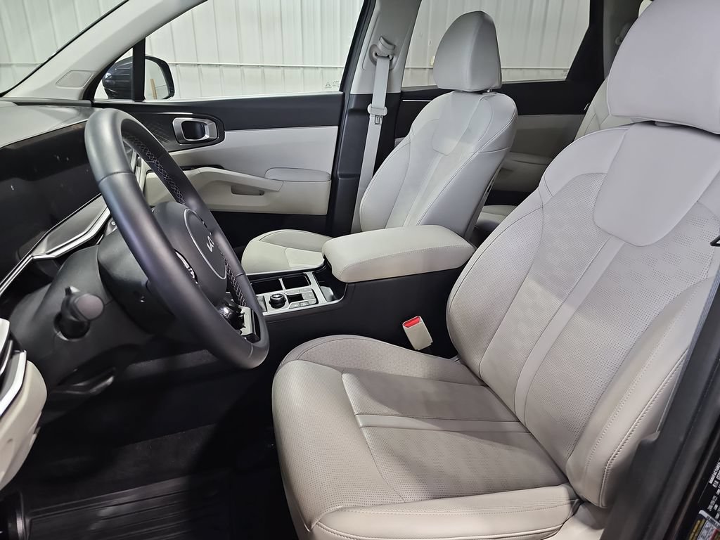 Used 2025 Kia Sorento S w/ Panoramic Sunroof Package FWD image 15
