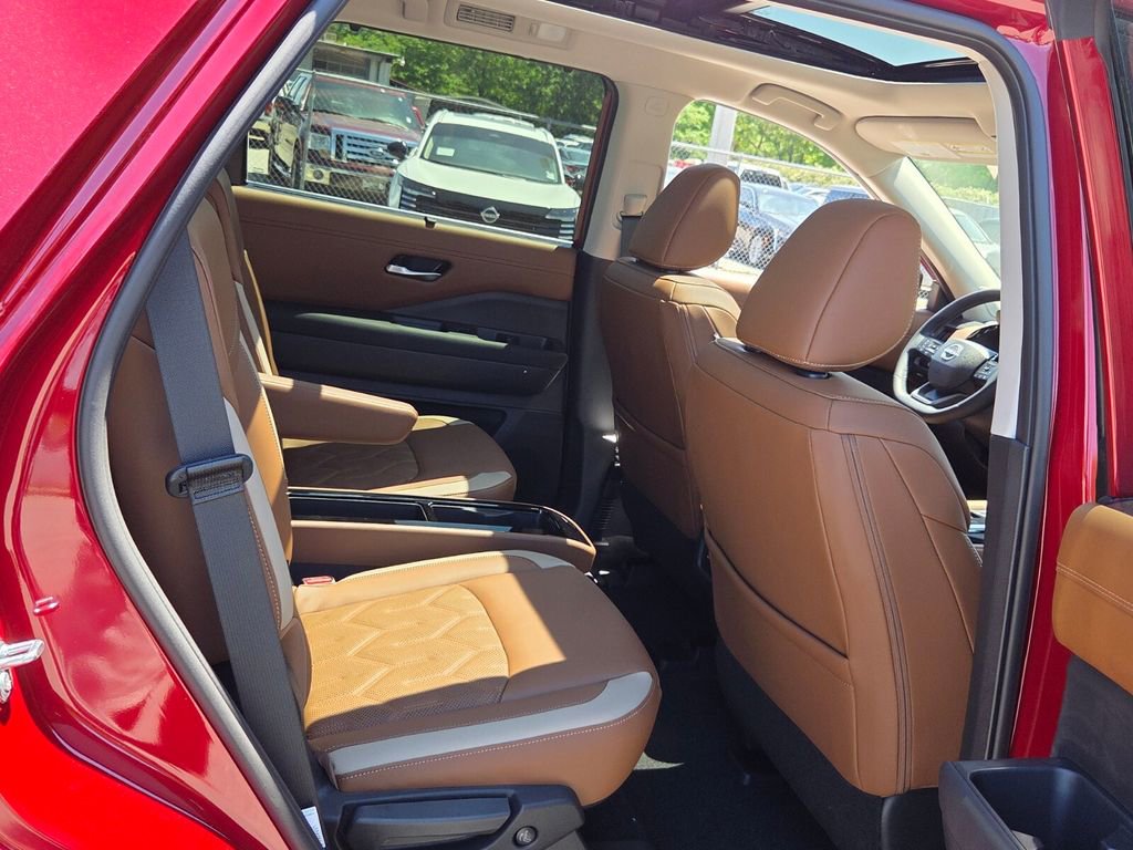 New 2026 Nissan Pathfinder Platinum AWD/4WD image 12