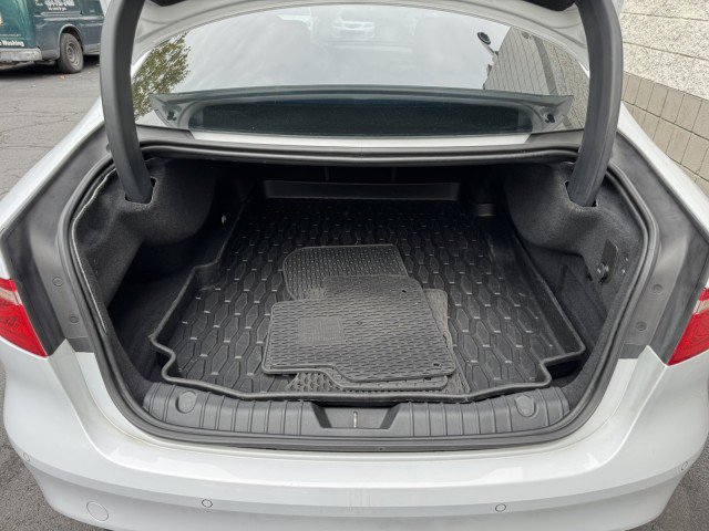 Used 2018 Jaguar XF Premium image 9