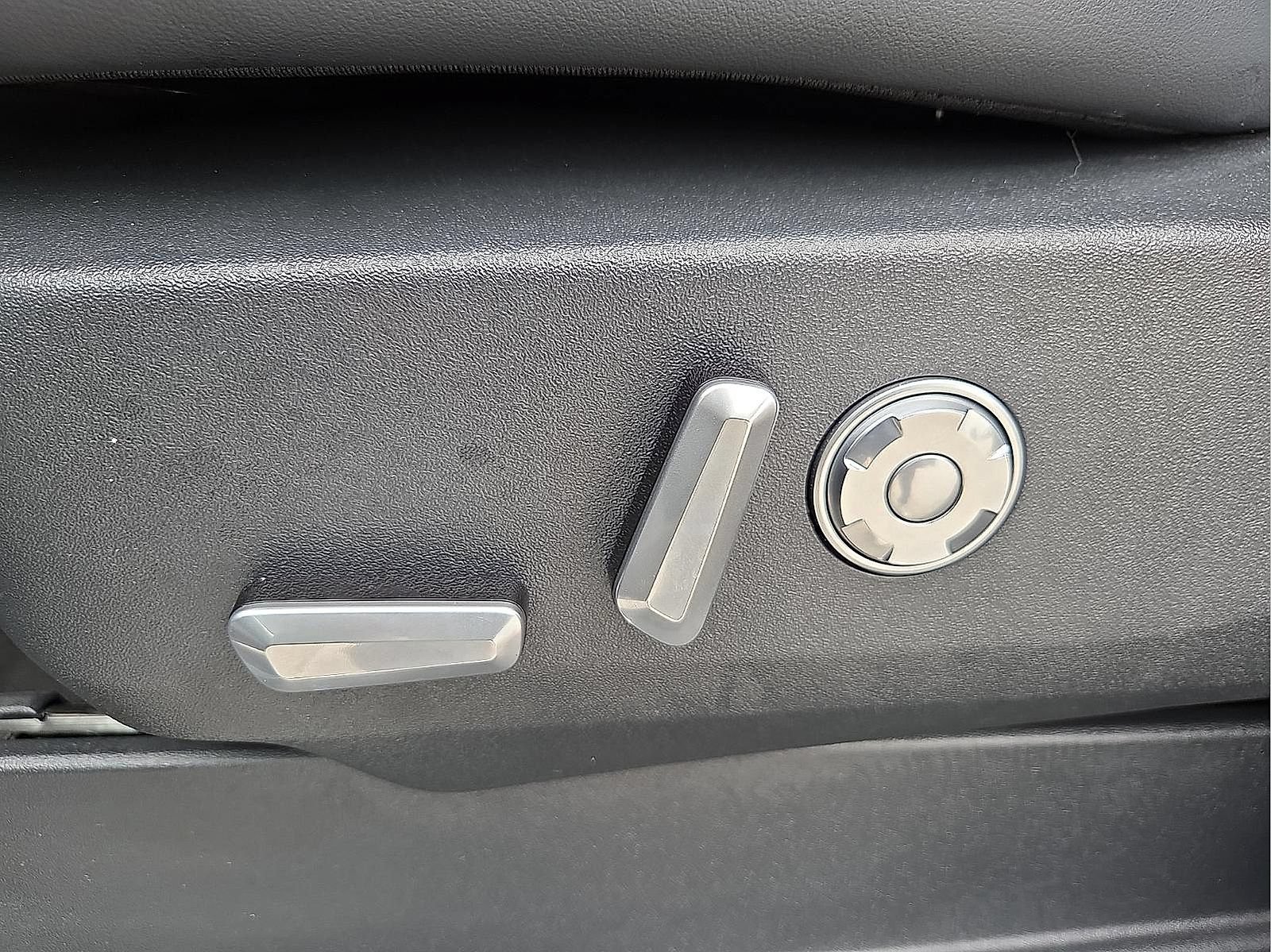 Used 2025 Lincoln Navigator L Reserve AWD/4WD image 16