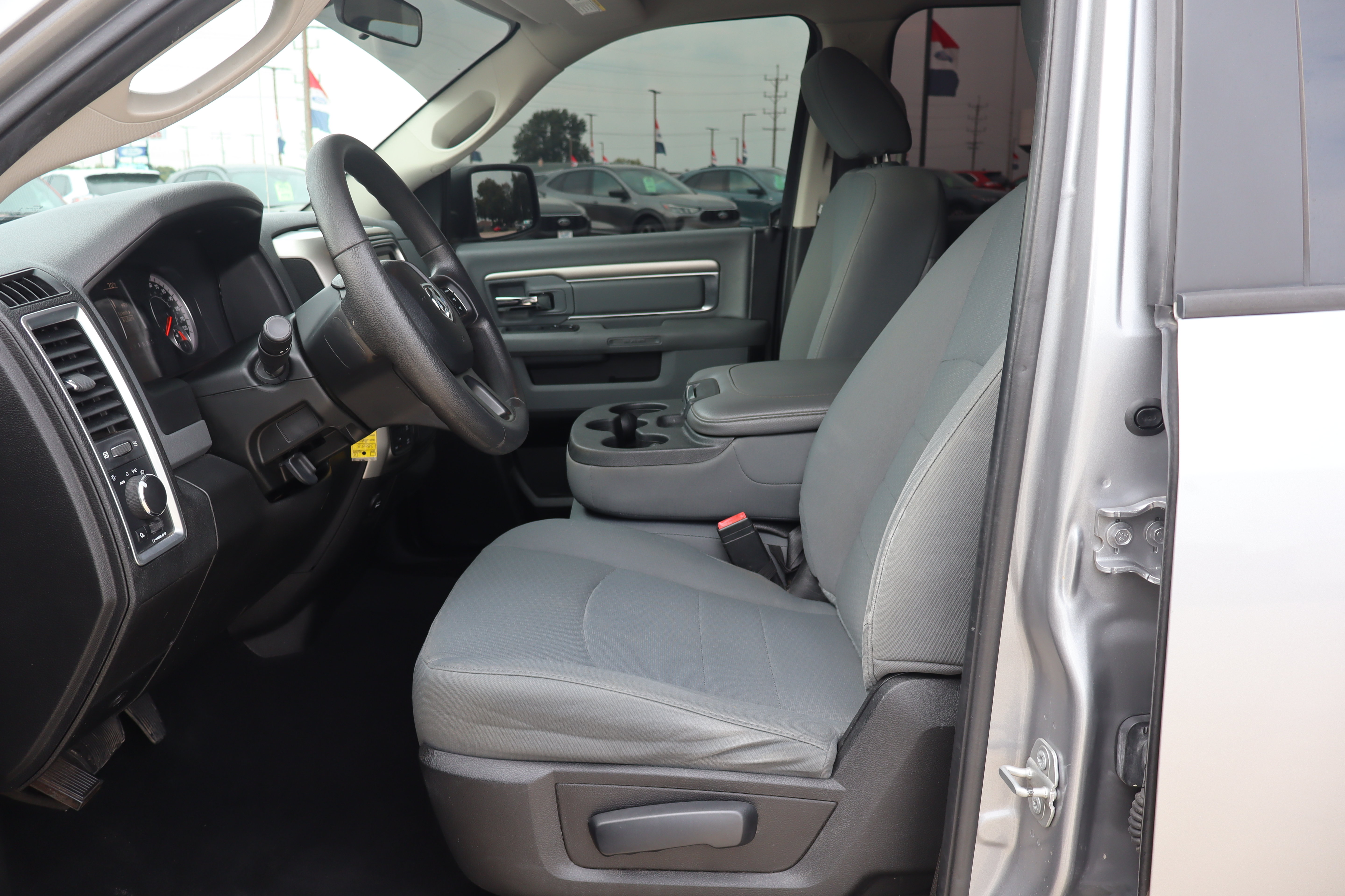 Used 2020 RAM 1500 Classic SLT AWD/4WD image 10