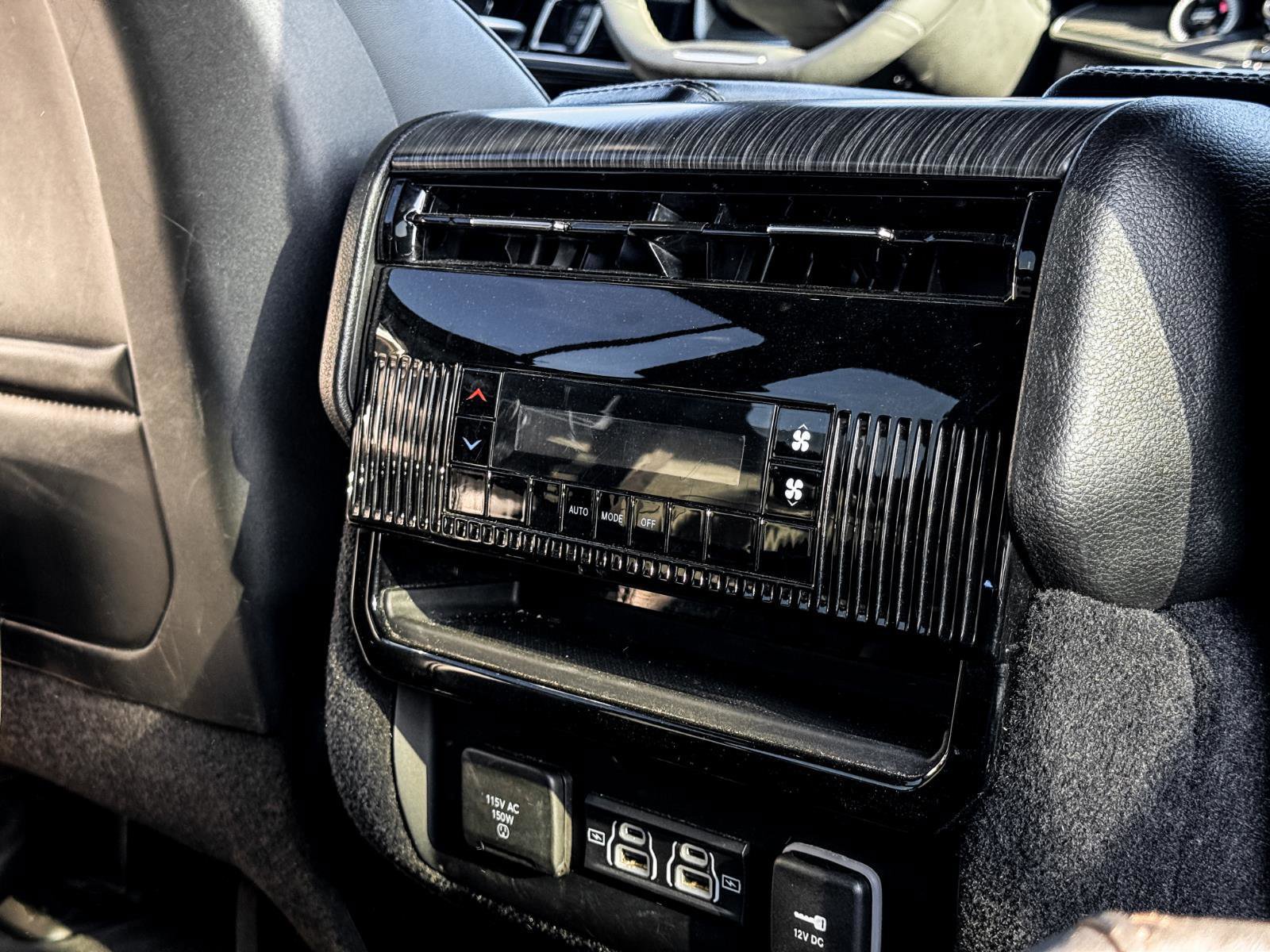 Used 2024 Jeep Wagoneer Series II w/ Flexible Seating Group image 17