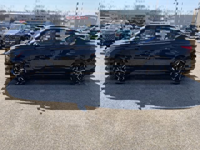 Used 2024 Nissan Altima 2.5 SR FWD image 6