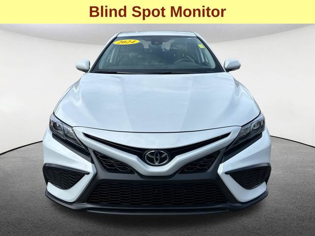 Used 2024 Toyota Camry SE w/ Convenience Package image 4