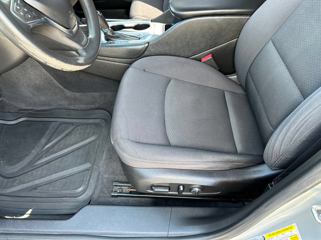 Used 2017 Chevrolet Malibu LT FWD image 19