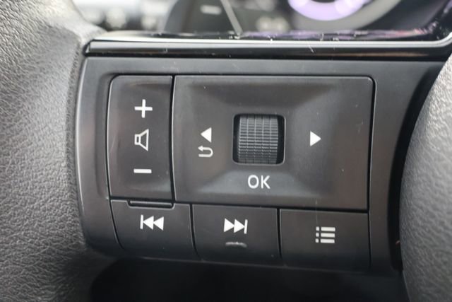 Used 2023 Nissan Rogue SV image 11